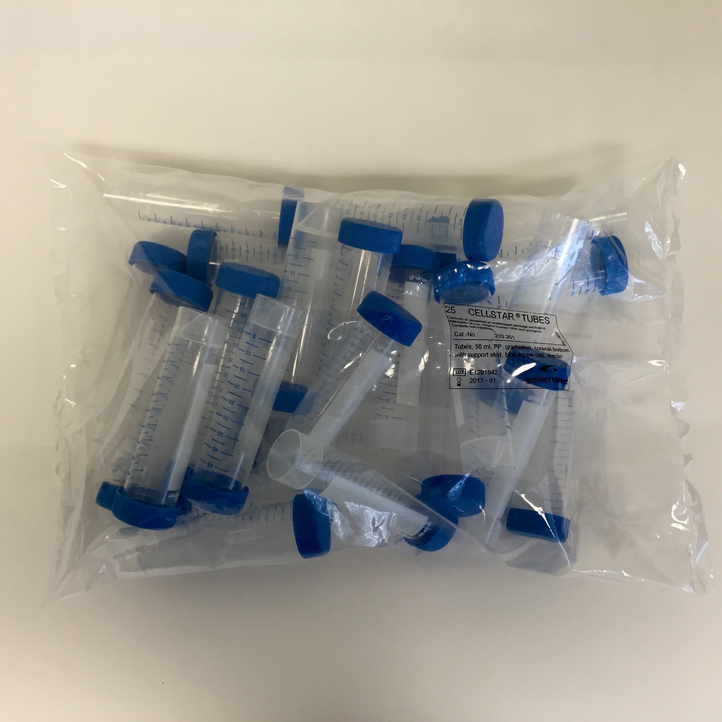 Greiner Bio 50 mL CELLSTAR Centrifuge Tube, Skirted, Natural Tube, Blue  Cap, Sterile (25 Tubes/Bag, 450 Tubes/Case), 210261